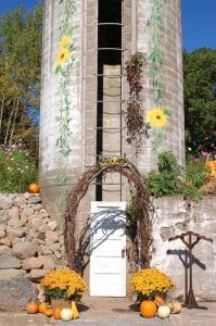 WI-Wedding-SunflowerHill-Country-Chic-Ceremony-Silo