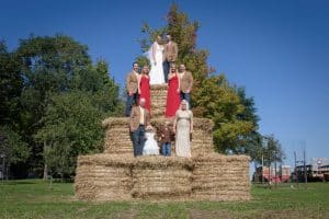 WI-Wedding-SunflowerHill-Country-Chic-Photography-Round-Bale
